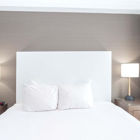 Sandman Hotel Abbotsford Airport Экстерьер фото