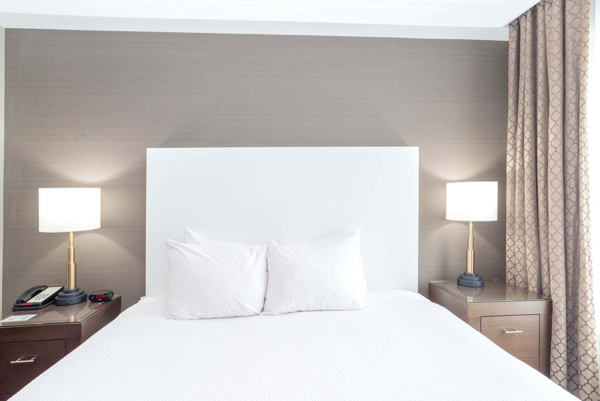 Sandman Hotel Abbotsford Airport Экстерьер фото