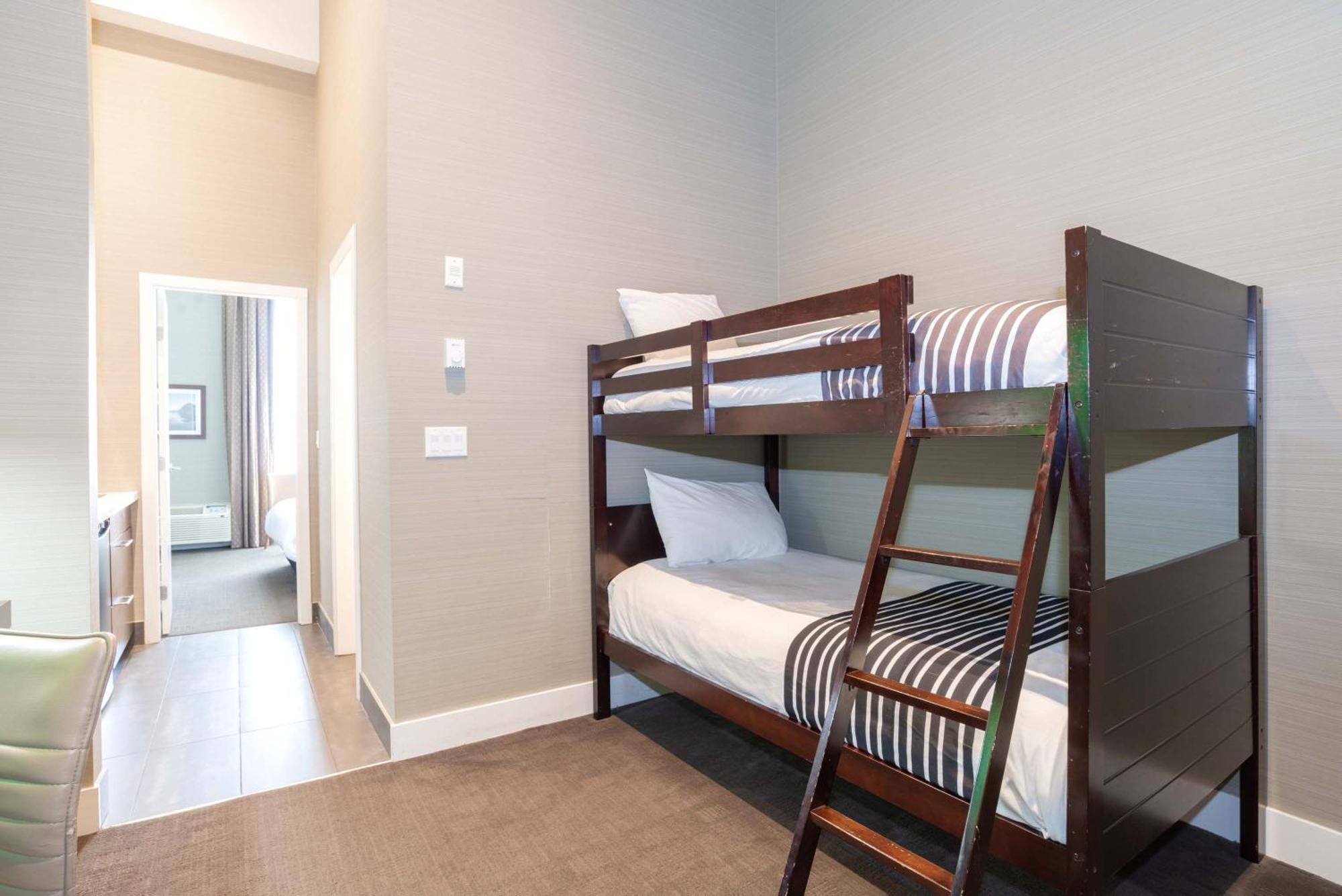 Sandman Hotel Abbotsford Airport Экстерьер фото