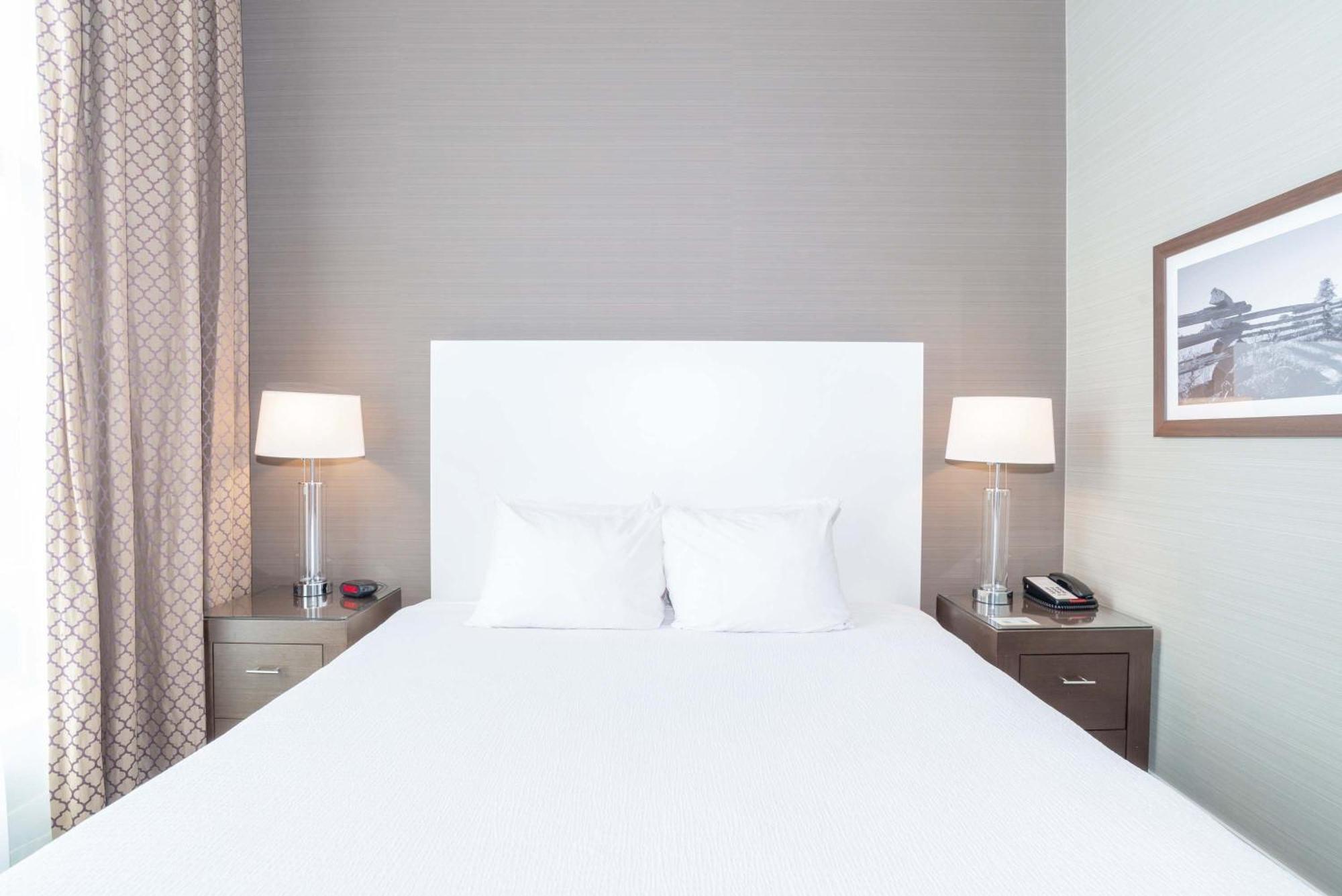 Sandman Hotel Abbotsford Airport Экстерьер фото