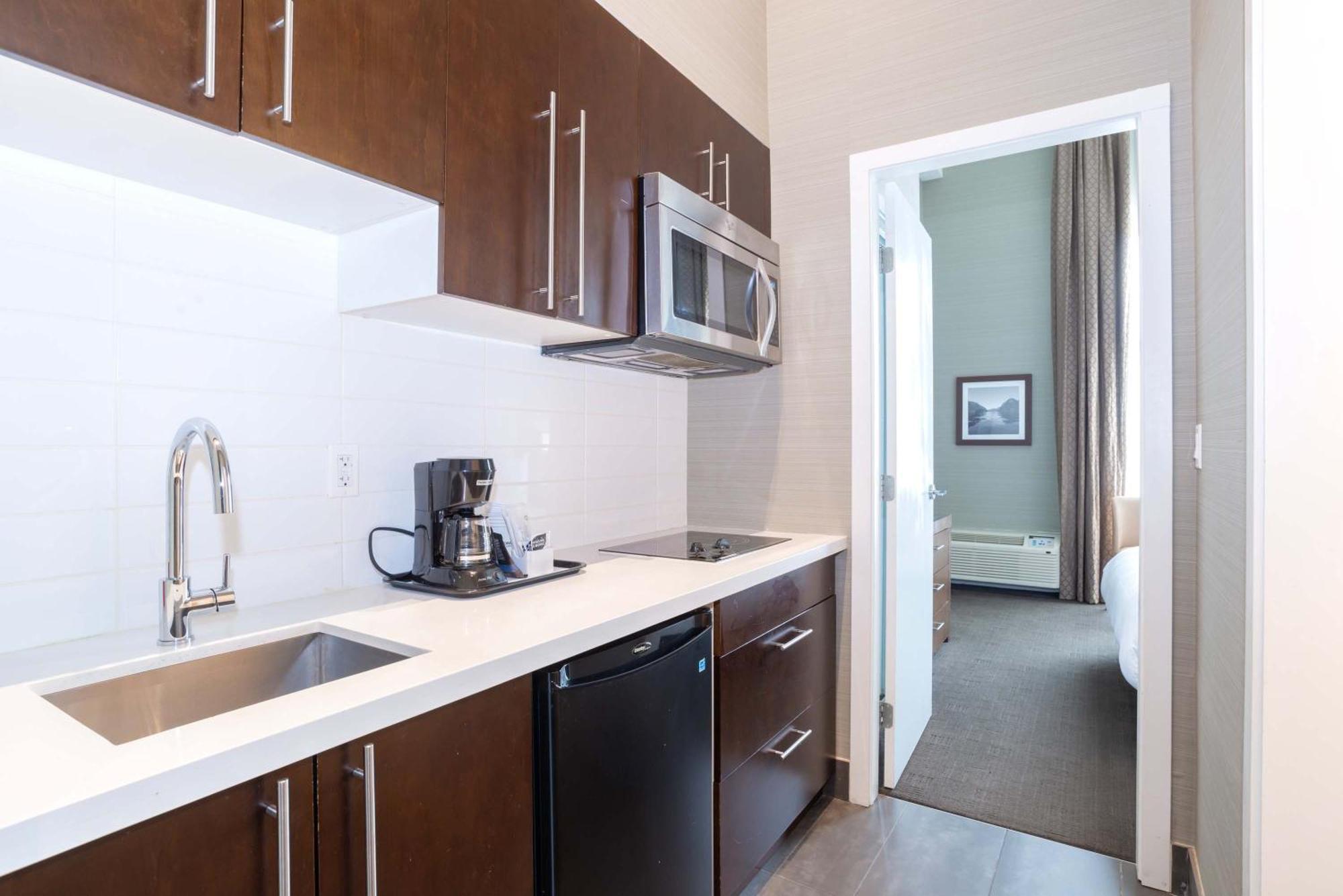 Sandman Hotel Abbotsford Airport Экстерьер фото