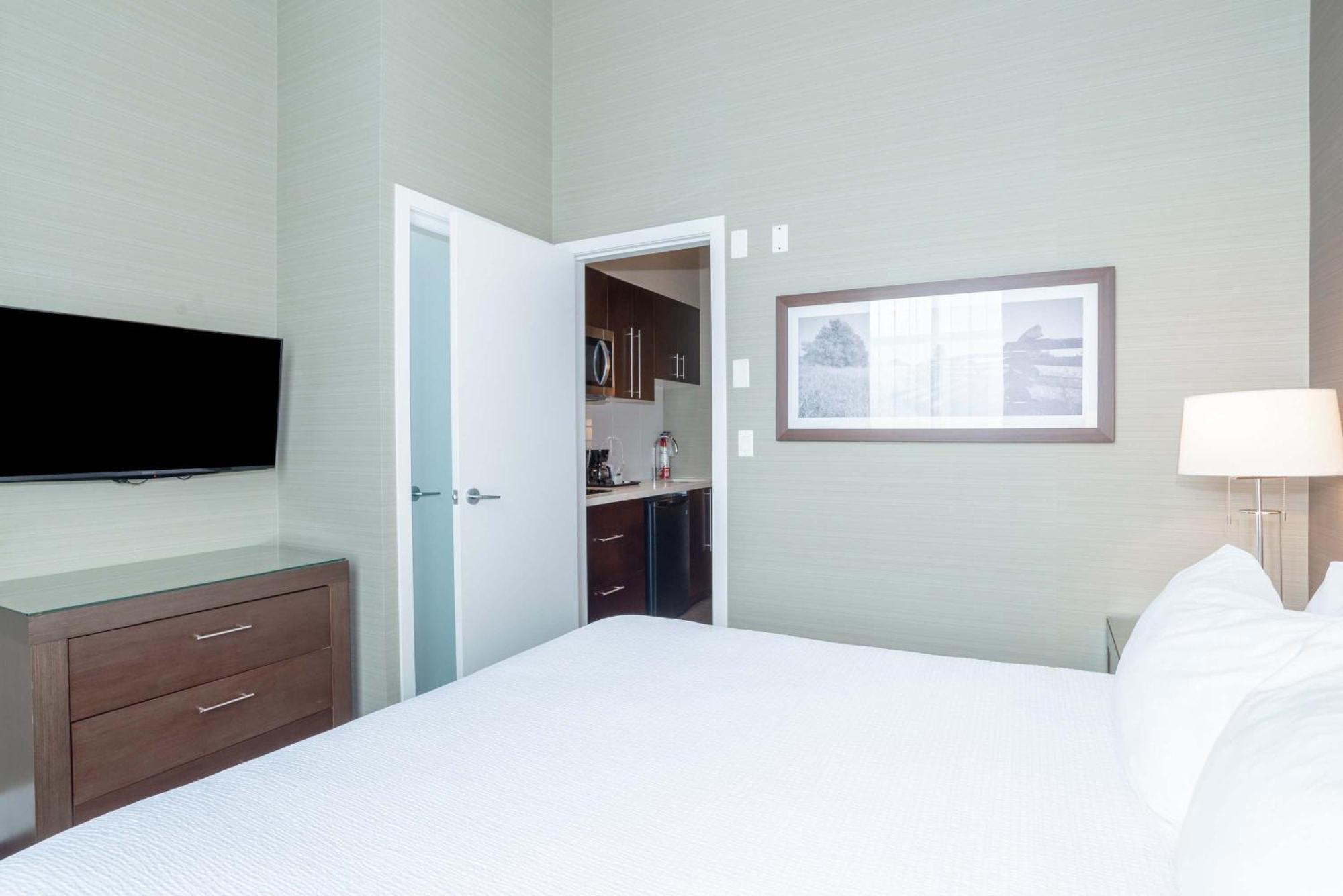 Sandman Hotel Abbotsford Airport Экстерьер фото
