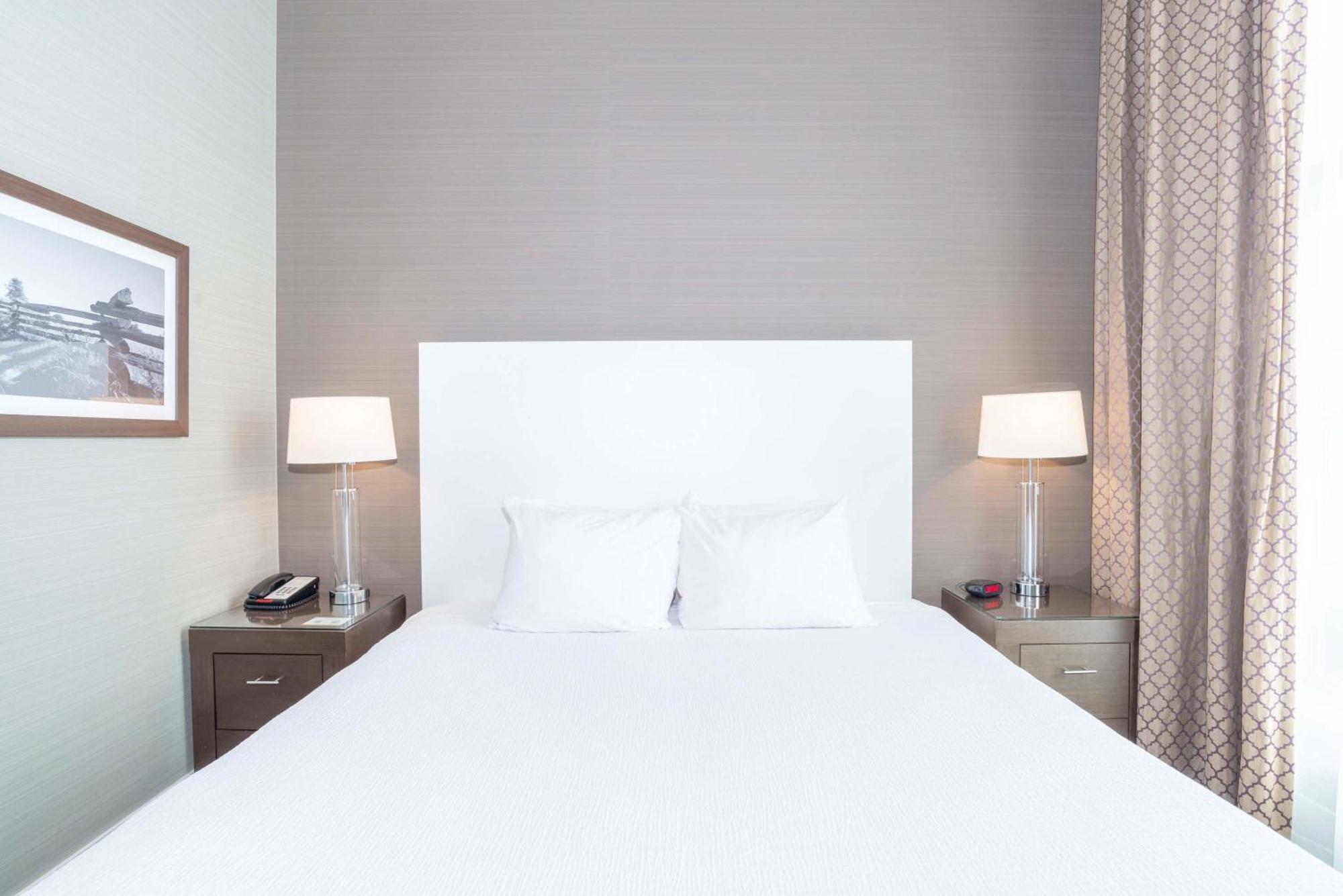 Sandman Hotel Abbotsford Airport Экстерьер фото