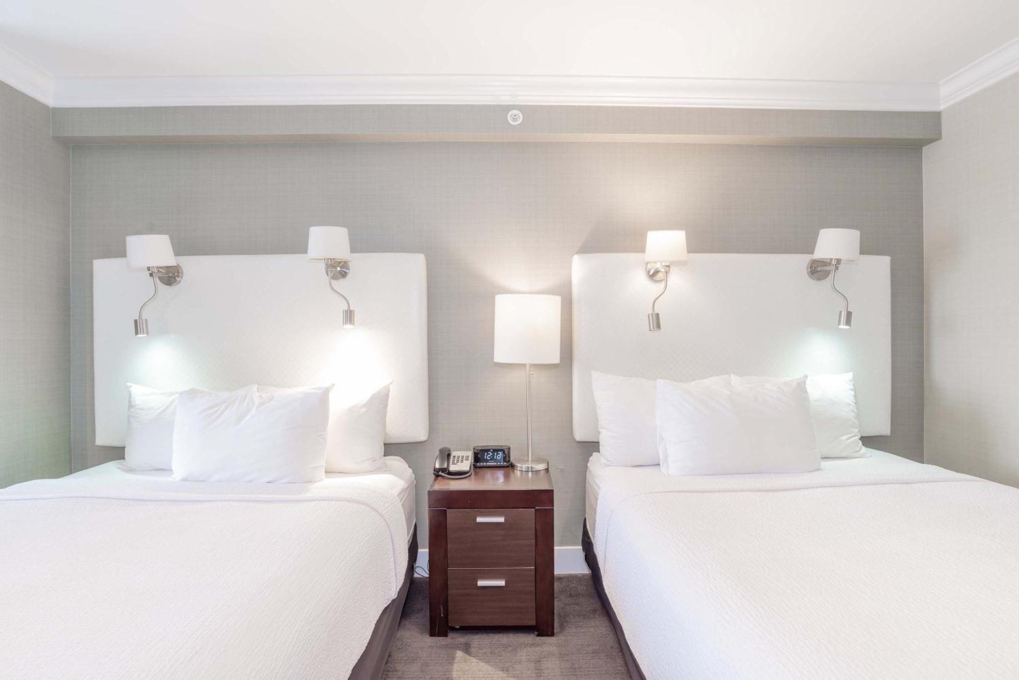 Sandman Hotel Abbotsford Airport Экстерьер фото