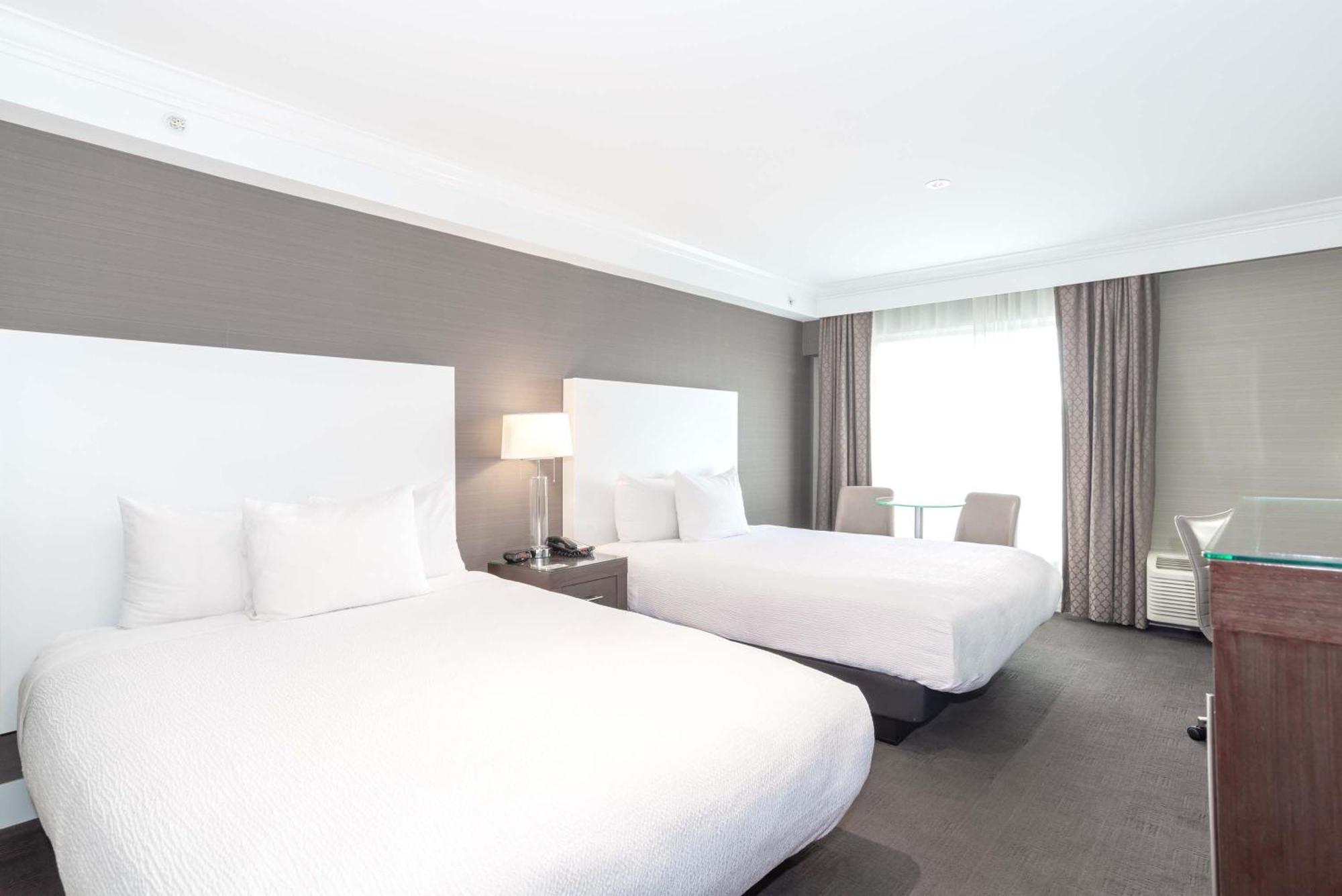 Sandman Hotel Abbotsford Airport Экстерьер фото
