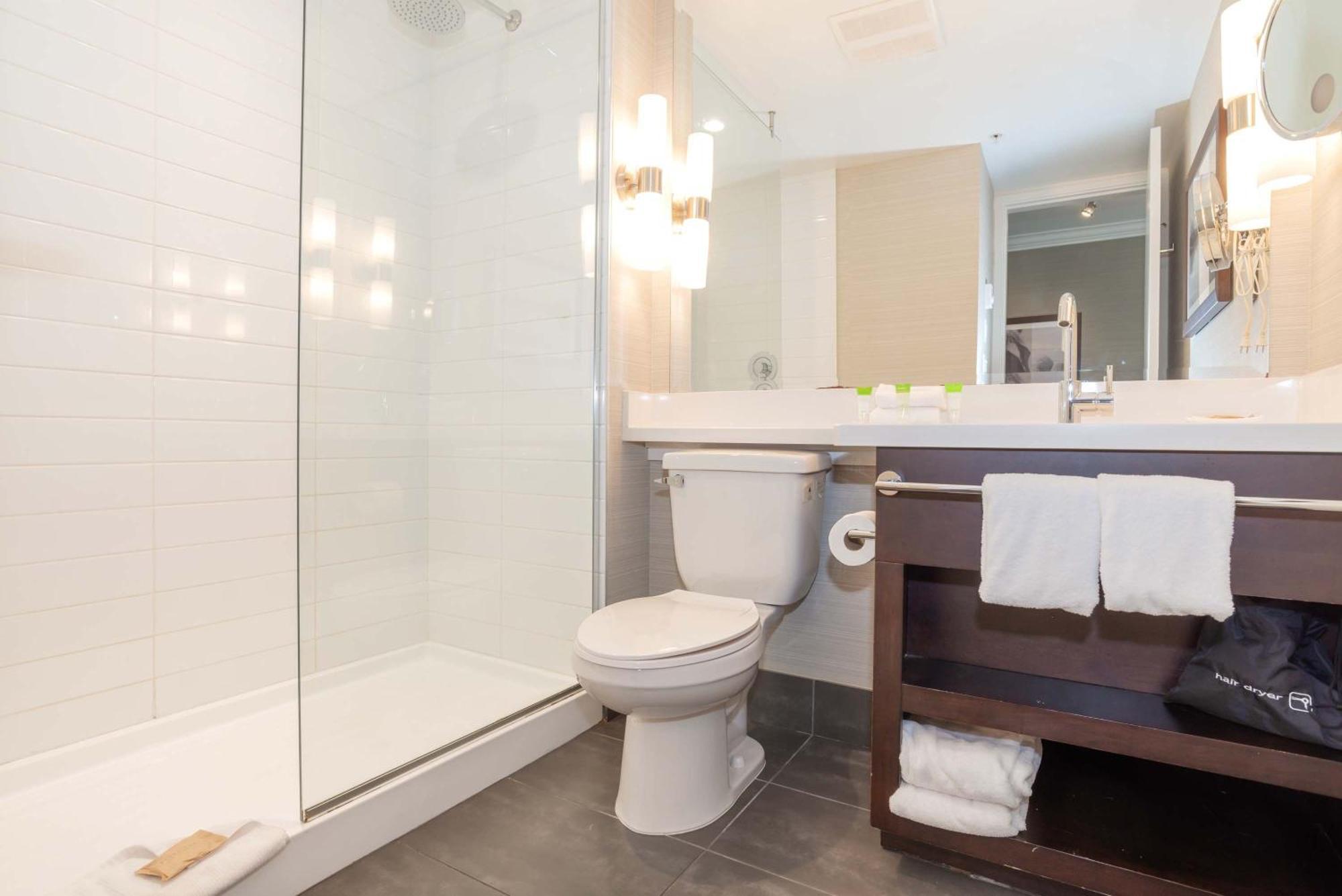 Sandman Hotel Abbotsford Airport Экстерьер фото