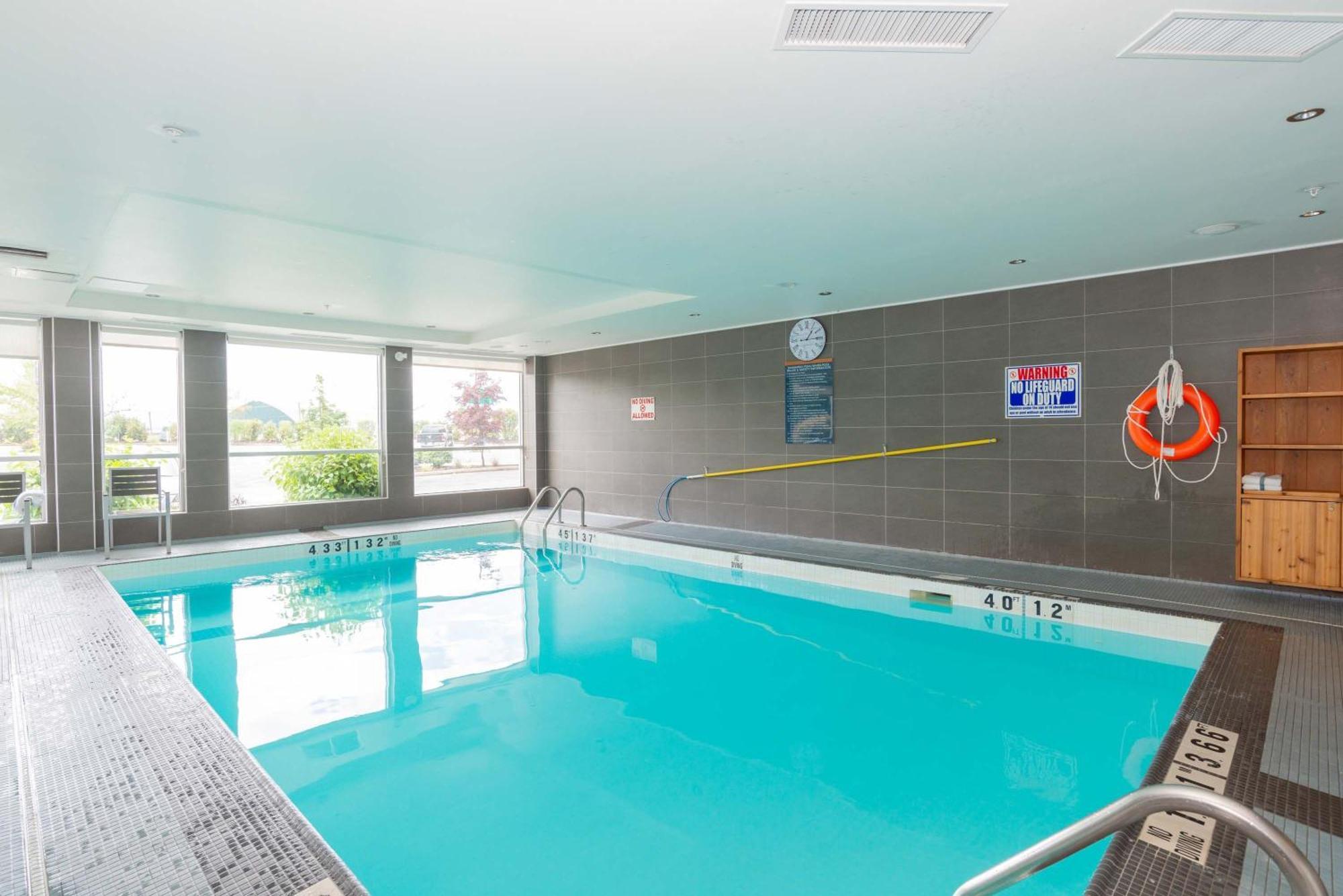 Sandman Hotel Abbotsford Airport Экстерьер фото