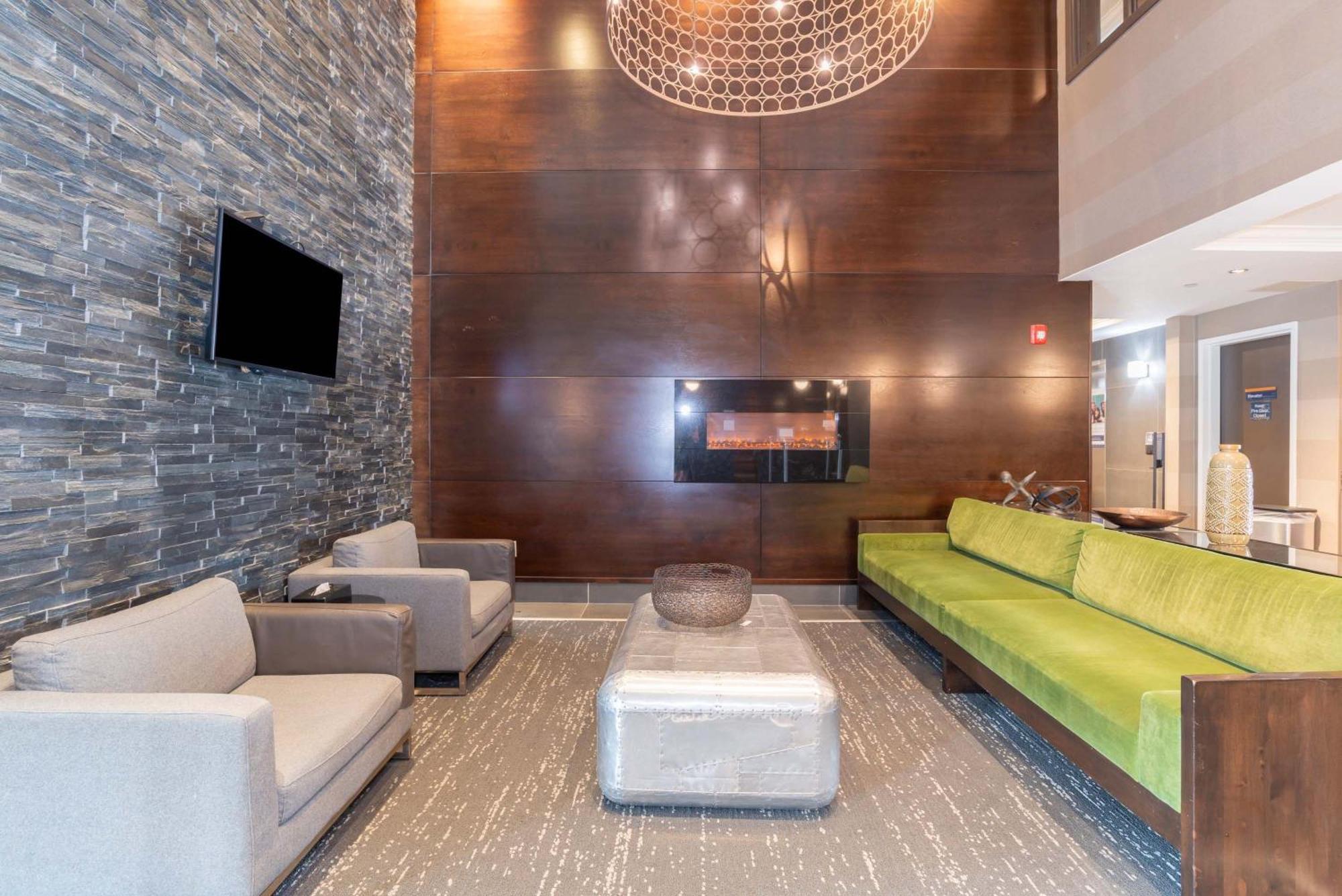 Sandman Hotel Abbotsford Airport Экстерьер фото