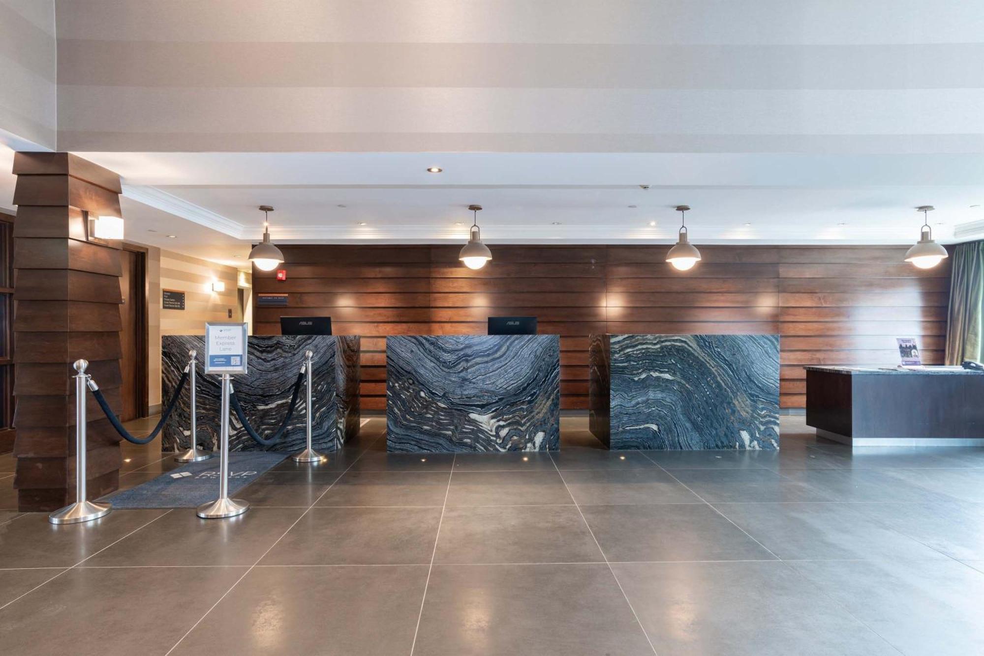 Sandman Hotel Abbotsford Airport Экстерьер фото